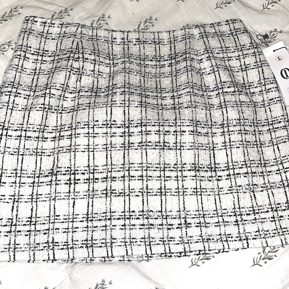 White Tweed Wool Blend High Waisted Mini Skirt • (M) *NWT* - Picture 4 of 11